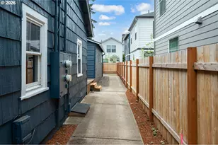 12106 SE Market St, Portland, OR 97216 - Photo 14