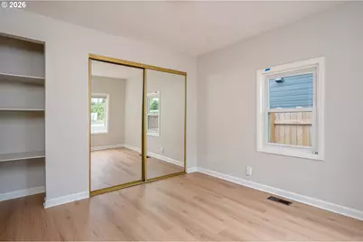 12106 SE Market St, Portland, OR 97216 - Photo 10