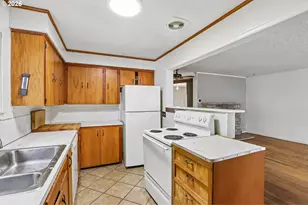 3410 NE Lombard Ct, Portland, OR 97211 - Photo 14