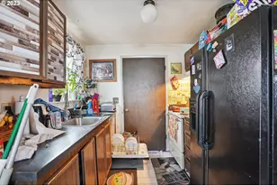 9630 SE Foster Rd, Portland, OR 97266 - Photo 12