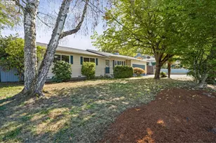 839 W Luellen Dr, Roseburg, OR 97471 - Photo 4