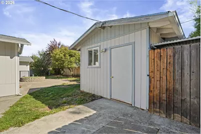 839 W Luellen Dr, Roseburg, OR 97471 - Photo 40