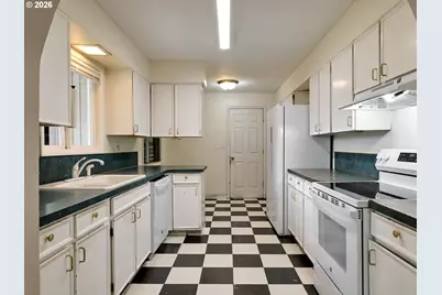850 Marion St, Woodburn, OR 97071 - Photo 8