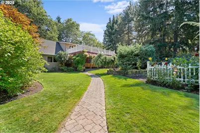 7225 SW Juniper Ter, Beaverton, OR 97008 - Photo 6