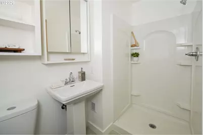 1527 N Emerson St, Portland, OR 97217 - Photo 16