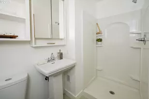 1527 N Emerson St, Portland, OR 97217 - Photo 16