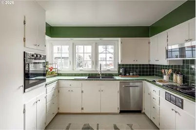 1527 N Emerson St, Portland, OR 97217 - Photo 8