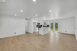18010 SE Stephens St, Portland, OR 97233 - Photo 16