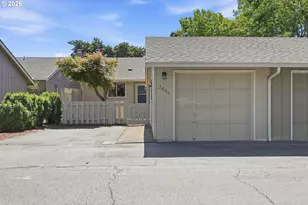 2986 SE Bluebird Dr, Hillsboro, OR 97123 - Photo 2