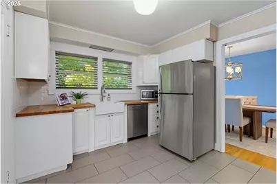 10945 SW 61st Ave, Portland, OR 97219 - Photo 14