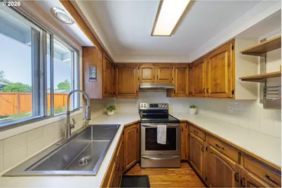 1015 Saville Ave, Eugene, OR 97404 - Photo 8