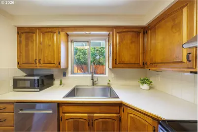 1015 Saville Ave, Eugene, OR 97404 - Photo 10