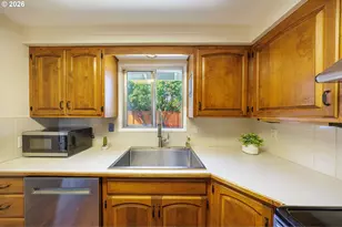 1015 Saville Ave, Eugene, OR 97404 - Photo 10