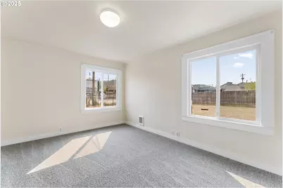 643 SE Parrott St, Roseburg, OR 97470 - Photo 12