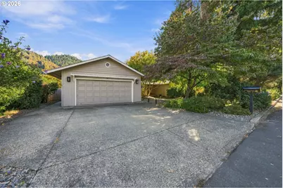 21 N River Dr, Roseburg, OR 97470 - Photo 1