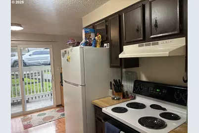 885 NE Sunset St, Roseburg, OR 97470 - Photo 4