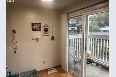 885 NE Sunset St, Roseburg, OR 97470 - Photo 2