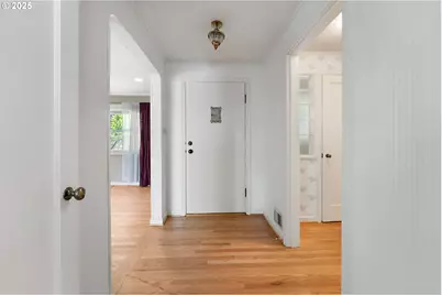 9420 NE Sacramento St, Portland, OR 97220 - Photo 8