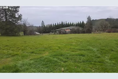 1015 NE Lillian St, Myrtle Creek, OR 97457 - Photo 2