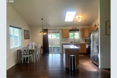 1048 Kees St, Lebanon, OR 97355 - Photo 4