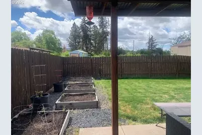 1048 Kees St, Lebanon, OR 97355 - Photo 14