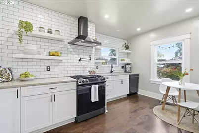 9314 N Ivanhoe St, Portland, OR 97203 - Photo 12