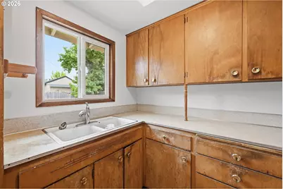 840 Barrett Ave, Eugene, OR 97404 - Photo 12