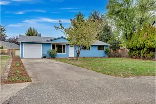 821 SW 14th St, Troutdale, OR 97060 - Photo 2