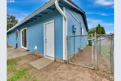 821 SW 14th St, Troutdale, OR 97060 - Photo 26