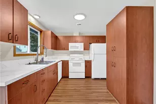 821 SW 14th St, Troutdale, OR 97060 - Photo 12