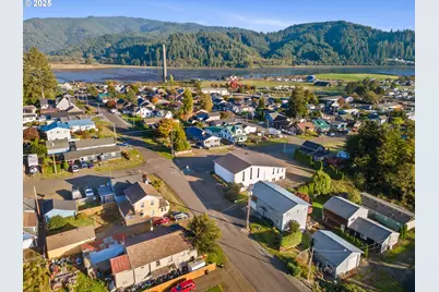 305 Cypress Ave, Garibaldi, OR 97118 - Photo 40