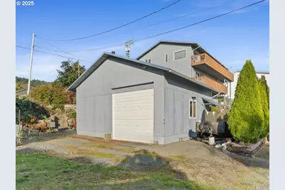 305 Cypress Ave, Garibaldi, OR 97118 - Photo 32