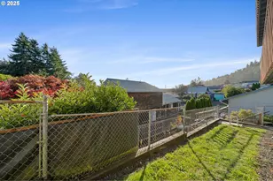 305 Cypress Ave, Garibaldi, OR 97118 - Photo 28