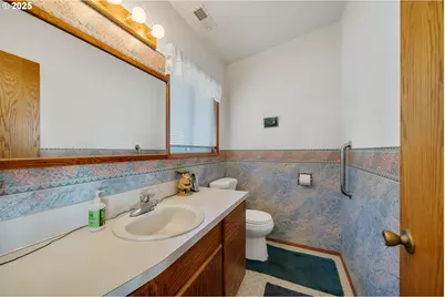 305 Cypress Ave, Garibaldi, OR 97118 - Photo 10