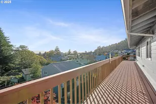 305 Cypress Ave, Garibaldi, OR 97118 - Photo 8