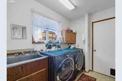 305 Cypress Ave, Garibaldi, OR 97118 - Photo 20
