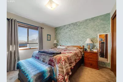 305 Cypress Ave, Garibaldi, OR 97118 - Photo 16