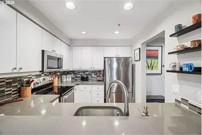 1718 NE 11th Ave #204, Portland, OR 97212 - Photo 10