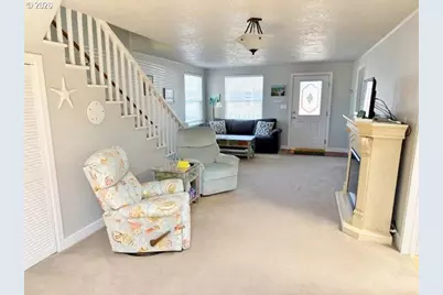 719 12th Ave, Seaside, OR 97138 - Photo 2