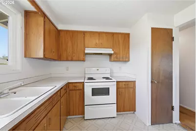 2070 Don Juan Ave, Eugene, OR 97408 - Photo 14
