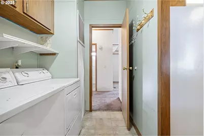 1800 Lakewood Ct #158, Eugene, OR 97402 - Photo 6