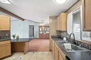 1800 Lakewood Ct, Eugene, OR 97402 - Photo 10