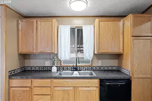 1800 Lakewood Ct, Eugene, OR 97402 - Photo 8