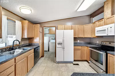 1800 Lakewood Ct #158, Eugene, OR 97402 - Photo 8