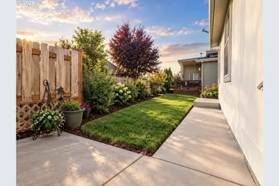 167 Village Dr, Cottage Grove, OR 97424 - Photo 2