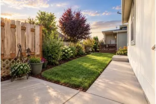 167 Village Dr, Cottage Grove, OR 97424 - Photo 2