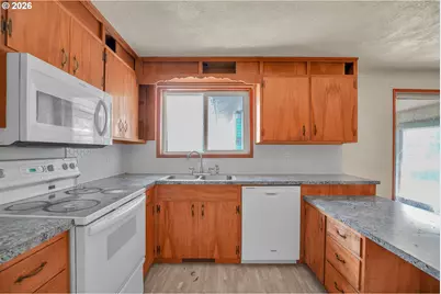 411 Baker St, Lebanon, OR 97355 - Photo 8