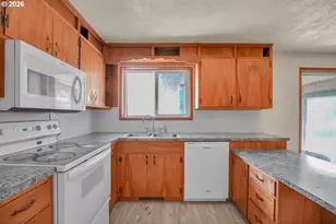 411 Baker St, Lebanon, OR 97355 - Photo 8