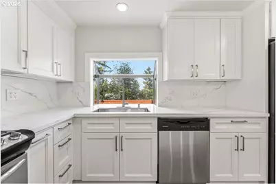 1635 Aspen St, Lake Oswego, OR 97034 - Photo 2