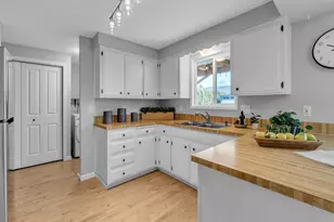 812 SW Cypress St, McMinnville, OR 97128 - Photo 12